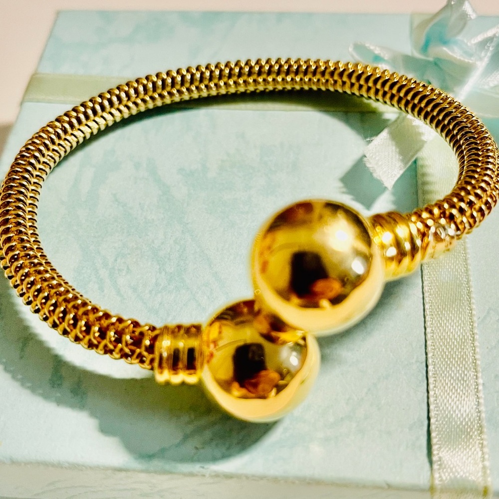 💕Sale 18k 750 marked Solid Gold bracelet💕